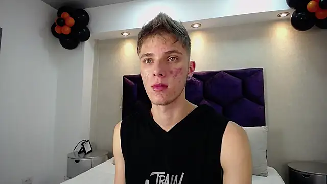 Snapshot of Robbin_Blaze chatting on 10-27-25, 04:49 Robbin Blaze online show from 10-27-25, 04:49