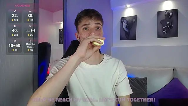 Snapshot of Robbin_Blaze chatting on 11-22-25, 05:06 Robbin Blaze online show from 11-22-25, 05:06