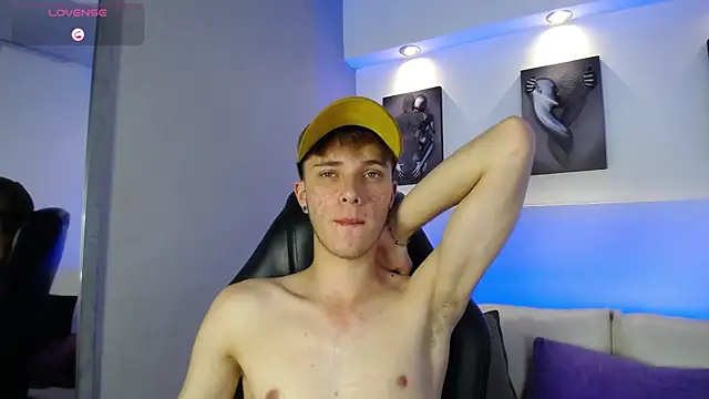 Snapshot of Robbin_Blaze chatting on 12-04-25, 06:01 Robbin Blaze online show from 12-04-25, 06:01