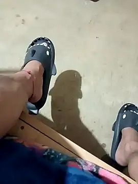 Snapshot of luuiss12 chatting on 10-25-25, 05:15 luuiss12 online show from 10-25-25, 05:15