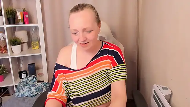 Snapshot of Karen_Villis chatting on 05-03-26, 12:00 Karen Villis online show from 05-03-26, 12:00