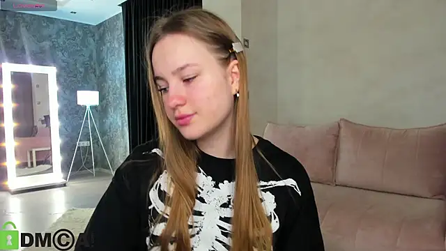 Candy Cansew online show from 10-26-25, 01:11