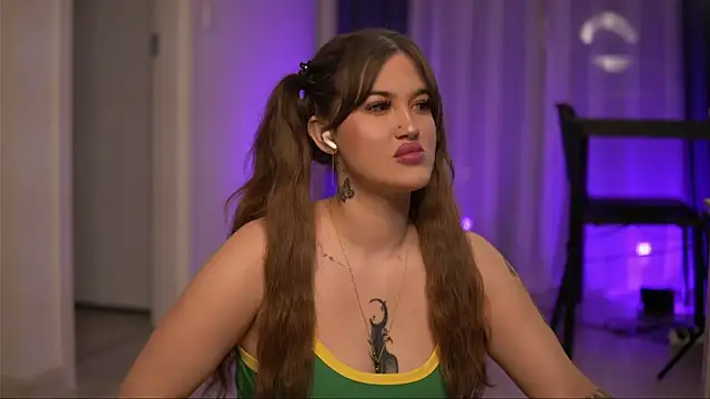 Snapshot of AryaDeluna chatting on 11-17-25, 07:08 AryaDeluna online show from 11-17-25, 07:08