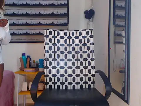 Snapshot of Sexybeast_00 chatting on 09-12-25, 06:41 Sexybeast 00 online show from 09-12-25, 06:41