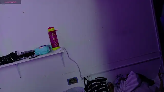 Snapshot of Alicee_stone_ chatting on 10-14-25, 02:51 Alicee stone  online show from 10-14-25, 02:51