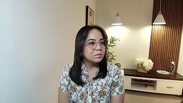 Snapshot of _Victoria_Collins chatting on 04-15-26, 12:01 Victoria Collins online show from 04-15-26, 12:01