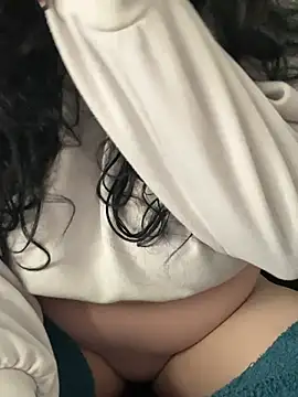 Snapshot of RaveBae chatting on 02-20-26, 05:02 RaveBae online show from 02-20-26, 05:02