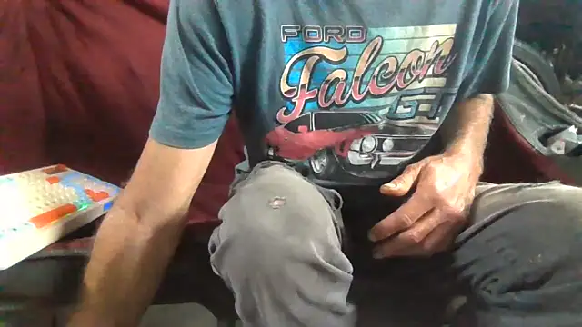 Lovyourpuss online show from 01-31-26, 07:56