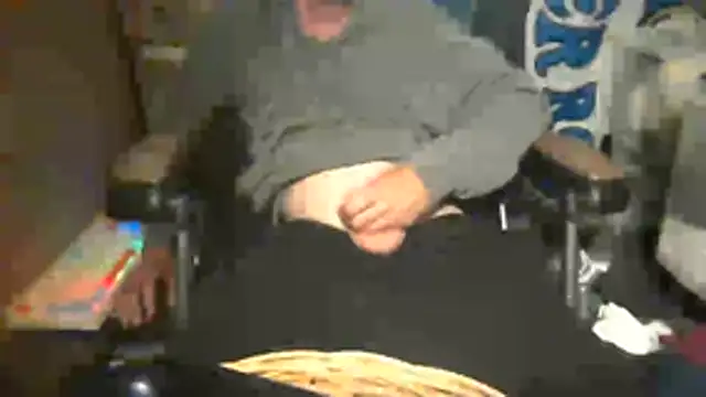 Snapshot of Lovyourpuss chatting on 06-14-26, 08:33 Lovyourpuss online show from 06-14-26, 08:33
