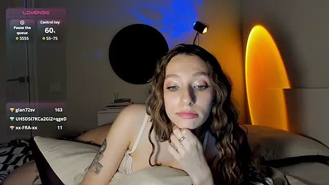 Snapshot of DreamHale_ chatting on 04-19-26, 06:10 DreamHale online show from 04-19-26, 06:10