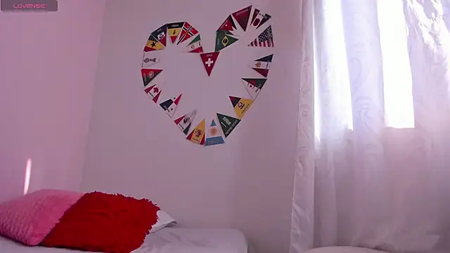 Snapshot of Ameliacooley chatting on 06-11-26, 12:36 Ameliacooley online show from 06-11-26, 12:36