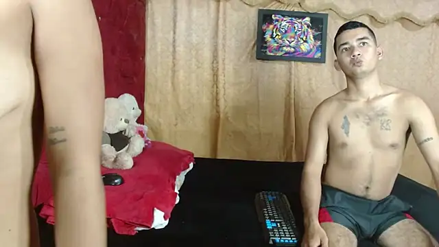 Snapshot of CasAndTom chatting on 10-26-25, 01:22 CasAndTom online show from 10-26-25, 01:22