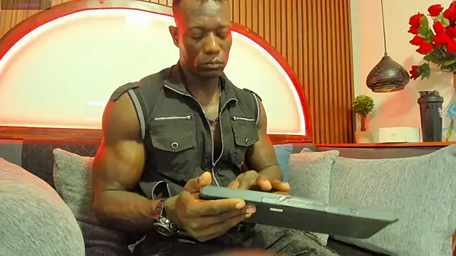 MarcusBlack  online show from 11-05-25, 09:31