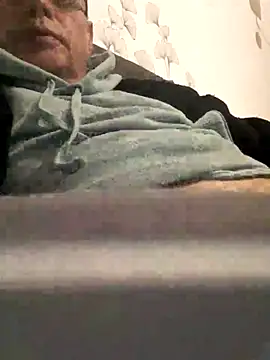 Vince072 online show from 09-26-25, 03:43