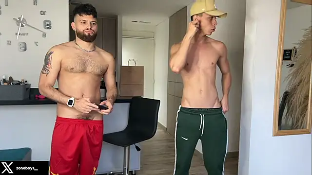 Snapshot of zoneboys chatting on 09-10-25, 10:43 zoneboys online show from 09-10-25, 10:43