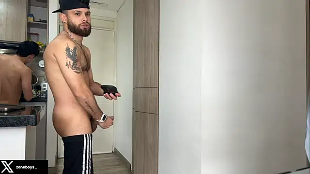 Snapshot of zoneboys chatting on 09-17-25, 08:32 zoneboys online show from 09-17-25, 08:32