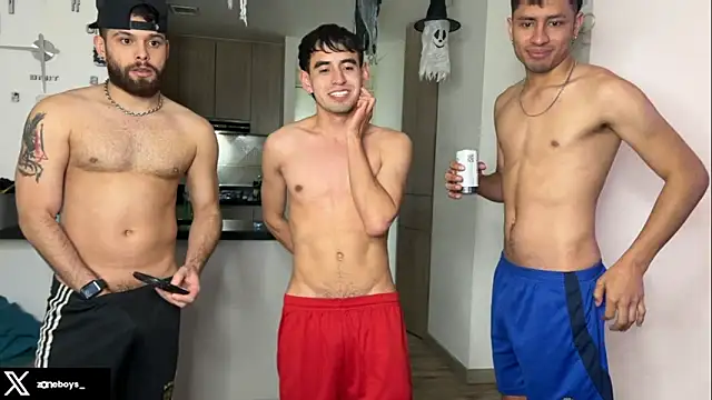 Snapshot of zoneboys chatting on 10-29-25, 02:25 zoneboys online show from 10-29-25, 02:25