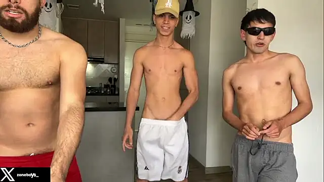 Snapshot of zoneboys chatting on 10-29-25, 09:38 zoneboys online show from 10-29-25, 09:38