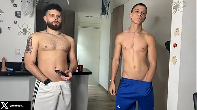 Snapshot of zoneboys chatting on 10-30-25, 10:43 zoneboys online show from 10-30-25, 10:43