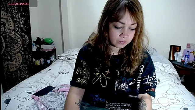 Violet Bosh online show from 11-25-25, 02:17