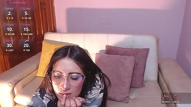 Snapshot of alesiamoore chatting on 11-07-25, 02:39 alesiamoore online show from 11-07-25, 02:39