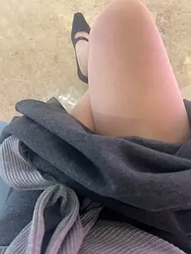 xiaoyuan01 online show from 10-24-25, 01:57