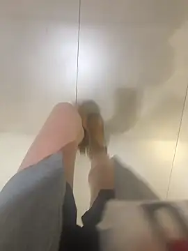 xiaoyuan01 online show from 12-14-25, 05:02