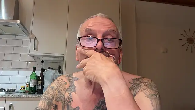 Snapshot of poggles chatting on 09-18-25, 06:48 poggles online show from 09-18-25, 06:48