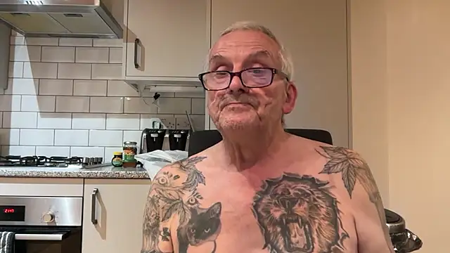 Snapshot of poggles chatting on 09-18-25, 07:49 poggles online show from 09-18-25, 07:49