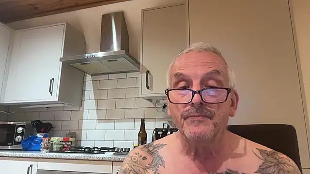 Snapshot of poggles chatting on 09-20-25, 08:48 poggles online show from 09-20-25, 08:48