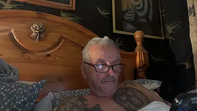 Snapshot of poggles chatting on 10-03-25, 07:33 poggles online show from 10-03-25, 07:33