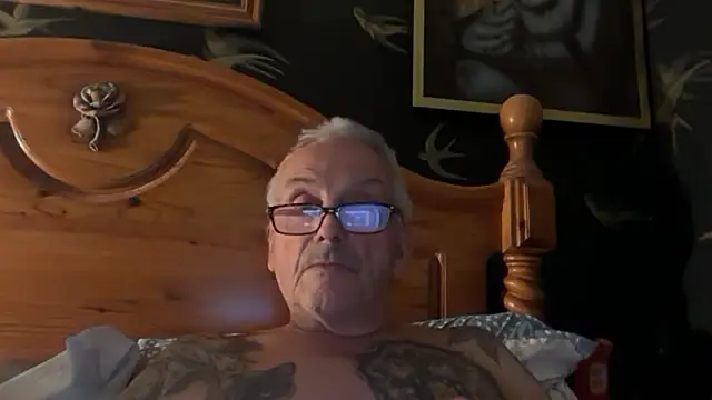 Snapshot of poggles chatting on 10-09-25, 07:23 poggles online show from 10-09-25, 07:23