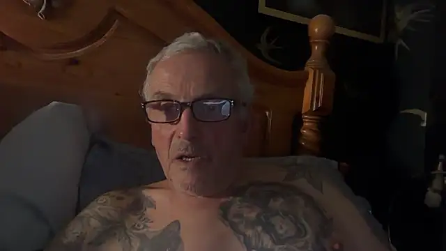 Snapshot of poggles chatting on 10-29-25, 07:26 poggles online show from 10-29-25, 07:26