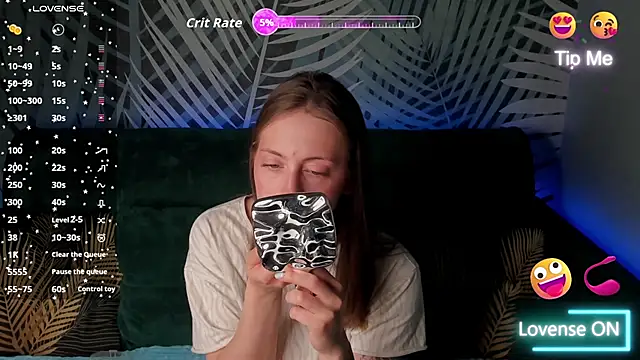 Snapshot of ChristyCrayme chatting on 05-01-26, 10:14 ChristyCrayme online show from 05-01-26, 10:14