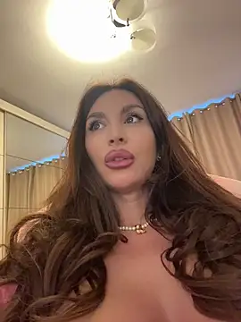 Snapshot of LunaBex chatting on 06-11-26, 04:32 LunaBex online show from 06-11-26, 04:32