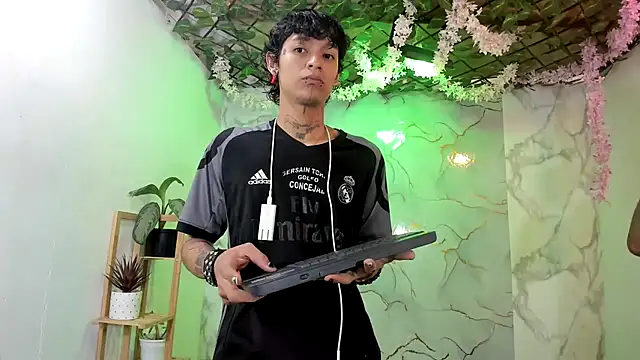 Bastian boyshot77 online show from 04-14-26, 07:09