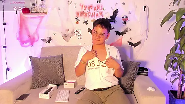 Young Ben online show from 10-24-25, 01:03