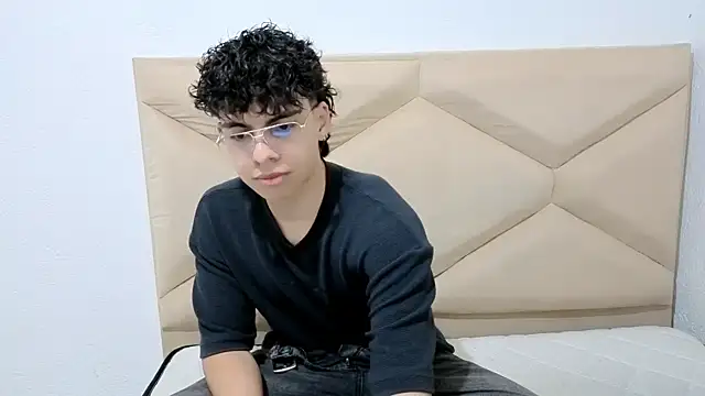 Snapshot of Kei_Dream chatting on 09-19-25, 03:30 Kei Dream online show from 09-19-25, 03:30