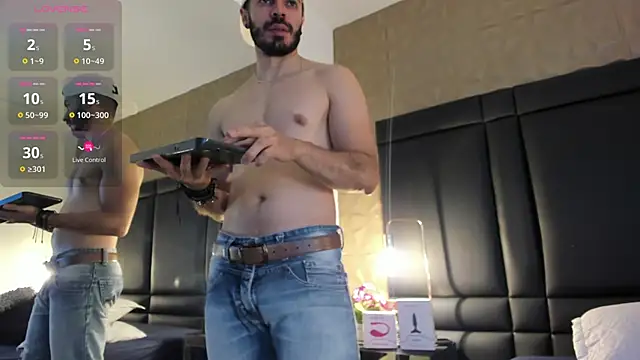 AxelThompson  online show from 11-04-25, 12:04