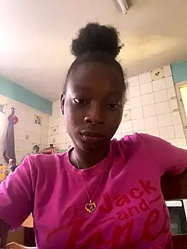 Snapshot of GeileErica chatting on 10-17-25, 06:43 GeileErica online show from 10-17-25, 06:43