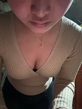 chenyu0308 online show from 12-04-25, 05:17