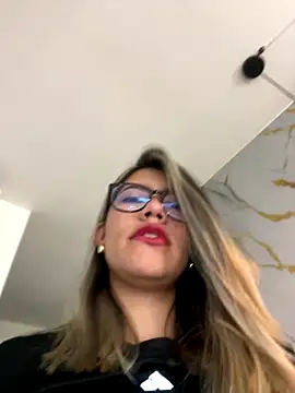 sara calderon online show from 09-12-25, 01:22