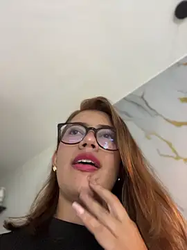 sara calderon online show from 11-14-25, 01:32