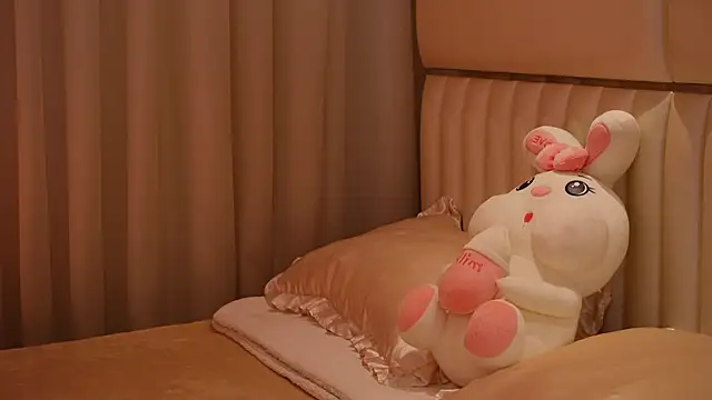 LiaGotti online show from 10-27-25, 09:19