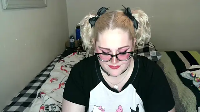 Snapshot of Kinky_Witch chatting on 04-18-26, 04:38 Kinky Witch online show from 04-18-26, 04:38