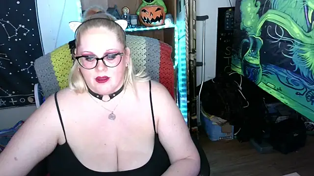 Snapshot of Kinky_Witch chatting on 04-22-26, 05:47 Kinky Witch online show from 04-22-26, 05:47