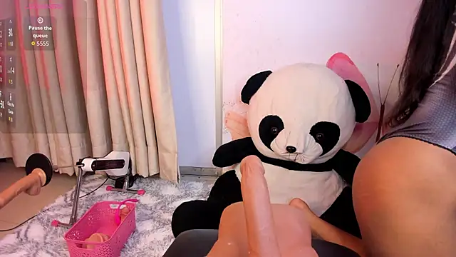 Im perla  online show from 10-21-25, 03:07