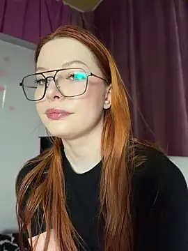 Snapshot of Dari_Toy_ chatting on 06-18-26, 01:26 Dari Toy online show from 06-18-26, 01:26