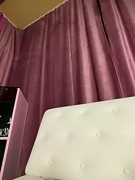 Snapshot of Dari_Toy_ chatting on 06-23-26, 01:20 Dari Toy online show from 06-23-26, 01:20