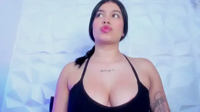 Snapshot of zarahcoxx chatting on 09-30-25, 04:17 zarahcoxx online show from 09-30-25, 04:17